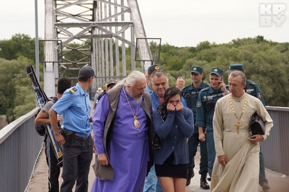 О "попах на мерседесах" и священниках-героях. Гомельский епископ Стефан спас девушку от самоубийства