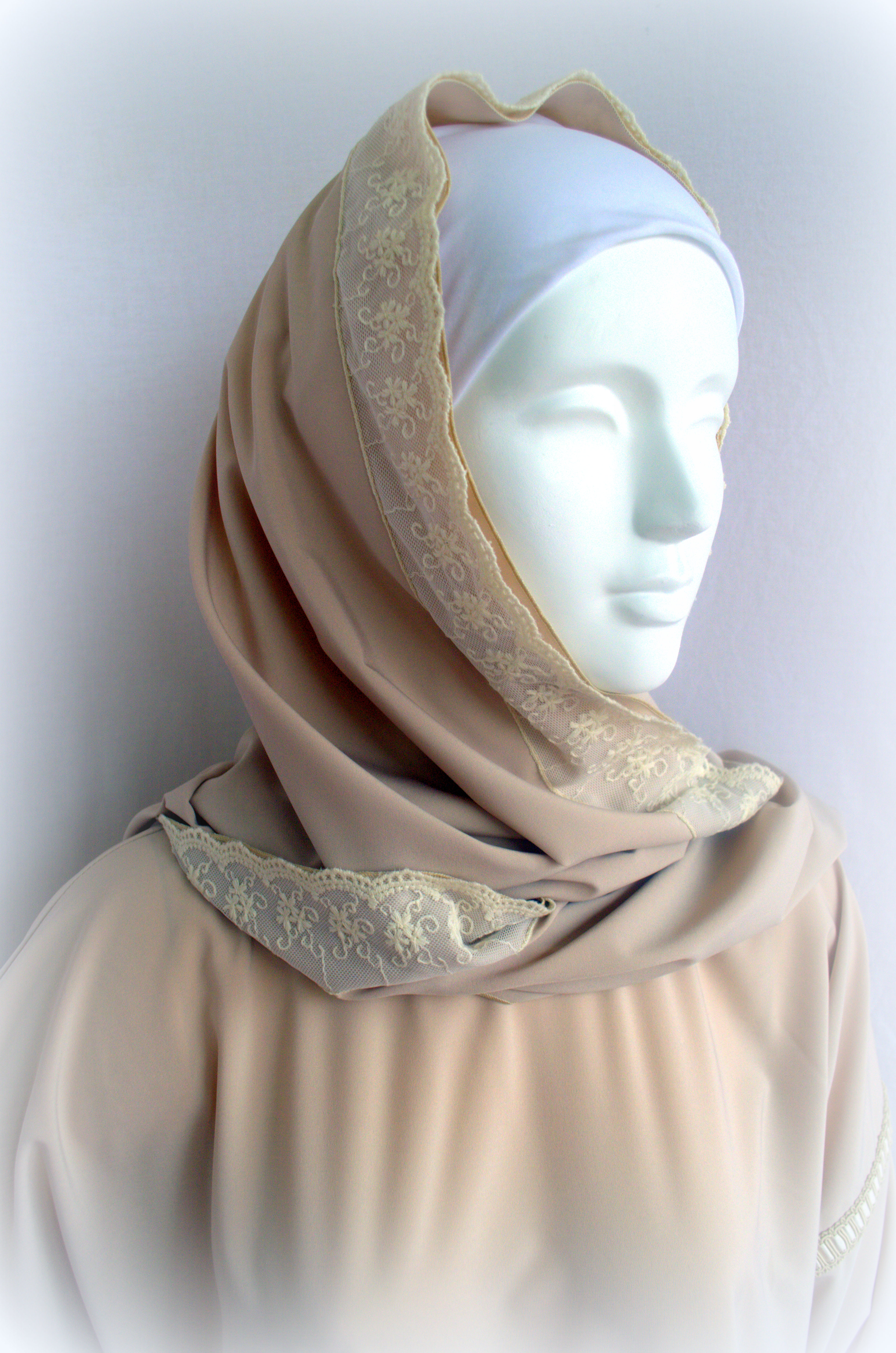 Траурный платок на голову. Платок для погребения. Погребальный платок для женщин. Платок для погребения женщины. Женские головные платкики для погребения.