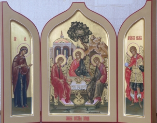 Икона Троица, липовая доска, дубовые шпонки, левкас, сусальное золото, темпера, подарочная упаковка