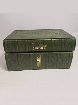 Подарочный набор книг в кожаном переплете: Библия 03.10 и Новый Завет 07.01 зеленый