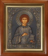 Икона в киоте 15х19 сложный, темпера, риза патинированая Пантелеимон