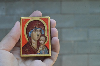 Дорожная икона Пресвятой Богородицы Петровская