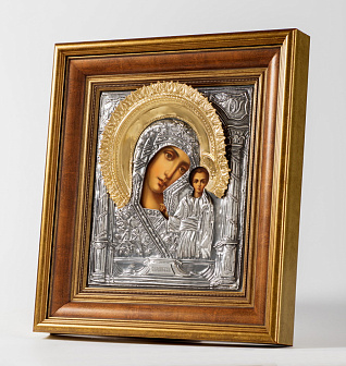 Икона живописная в киоте 24х30 масло, риза №293, черненое серебрение, киот №22 Казанская БМ Икона живописная в киоте 24х30 масло, риза №293, черненое серебрение, киот №22 Казанская БМ