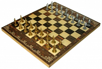 Шахматы исторические "Великая Отечественная Война" с фигурами из покрашенного цинкового сплава