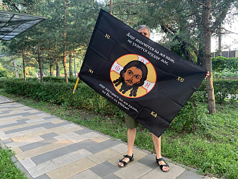 Флаг 195 Спас Нерукотворный Аще ополчится на мя полк на черном 90х135 материал сетка для улицы Флаг 195 Спас Нерукотворный Аще ополчится на мя полк на черном 90х135 материал сетка для улицы