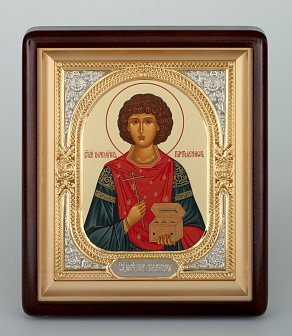 Икона в киоте 18х24 фигурный, темпера №8, риза-рамка объемная, открытая, золочёная, никелирование Пантелеимон