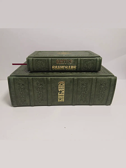 Подарочный набор книг в кожаном переплете: Библия 03.10 и Евангелие 09.35 цвет зеленый