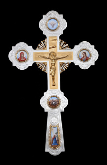 Крест напрестольный 5-финифтей, распятие, лучи, гравировка / золочение / серебро (УИН)