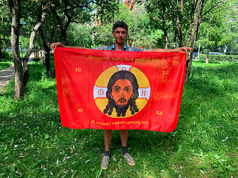 Флаг 057 Спас Нерукотворный Поражу ненавидящих его, красный фон, 90х135 см, материал сетка для улицы