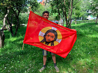 Флаг 057 Спас Нерукотворный Поражу ненавидящих его, красный фон, 90х135 см, материал шелк для помещений