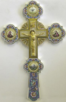 Крест напрестольный 4-финифти, распятие, лучи, гравировка, филигрань, эмаль, роспись / золочение / серебро (УИН) Крест напрестольный 4-финифти, распятие, лучи, гравировка, филигрань, эмаль, роспись / золочение / серебро (УИН)