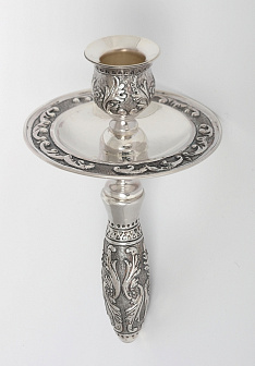 Подсвечник ручной №2 чеканный серебро (УИН)