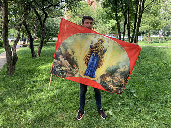 Флаг 030 Явление Богородицы на Курской дуге в 1943 на красном, 90х135 см, материал шелк для помещени