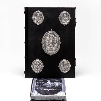 Евангелие 360*240 кожаный оклад г / пл серебрение чернение