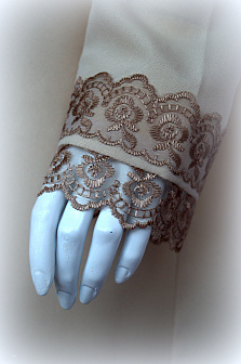 Погребальный комплект Стандарт №13: платье, палантин и платок в руку. Материал: тонкий плательный габардин, цвет: деликатный бежевый