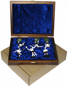 Набор миниатюр в деревянной шкатулке "ФУТБОЛ" 6 фигур (бело-черная форма)