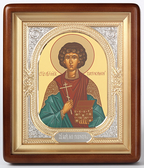 Икона в киоте 18х24 фигурный, темпера, риза-рамка объемная, открытая, золочёная, никелирование Пантелеимон