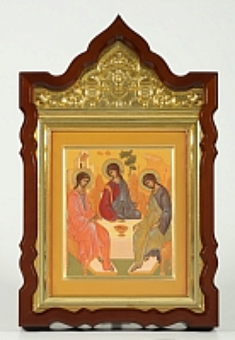Икона живописная в киоте 24х30 золоченый нимб, киот №6 Троица