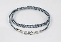 Шнурок шелковый крученый цветной, с серебряной застёжкой - серый шелк, серебро 925 пробы