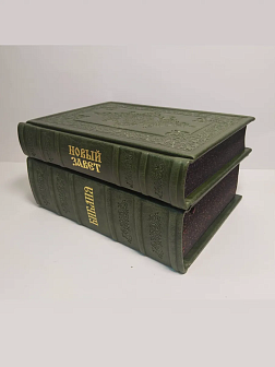 Подарочный набор книг в кожаном переплете: Библия 03.10 и Новый Завет 07.01 зеленый