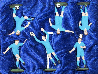 Набор миниатюр в деревянной шкатулке "ФУТБОЛ" 6 фигур (голубая форма)