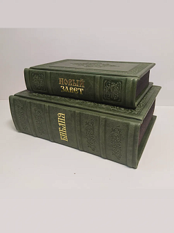 Подарочный набор книг в кожаном переплете: Библия 03.10 и Новый Завет 07.17 зеленый
