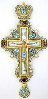 Наперсный крест золотой с ювелирными камнями и позолотой