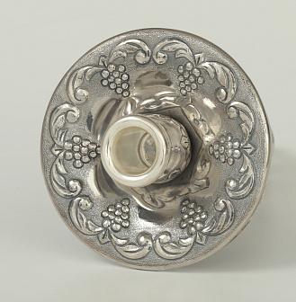 Подсвечник ручной чеканный серебро (УИН)