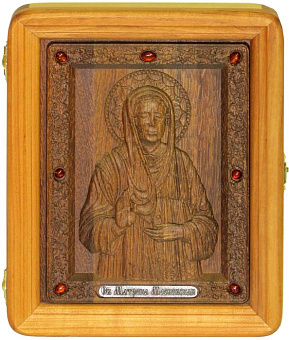 Икона ''Святая Матрона Московская'' ручной работы из дуба в футляре Икона ''Святая Матрона Московская'' ручной работы из дуба в футляре