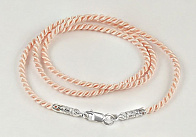 Шнурок шелковый крученый цветной, с серебряной застёжкой - нежно - розовый шелк, серебро 925 пробы